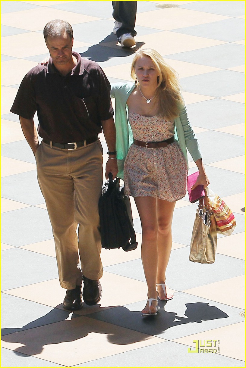 emily osment cheesecake factory 05