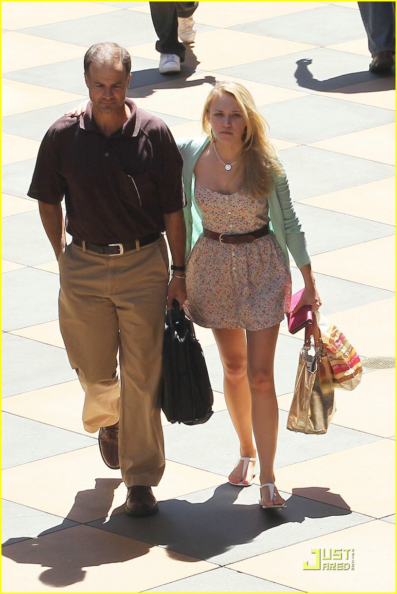 emily osment cheesecake factory 07