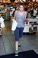 miley cyrus whole foods 05
