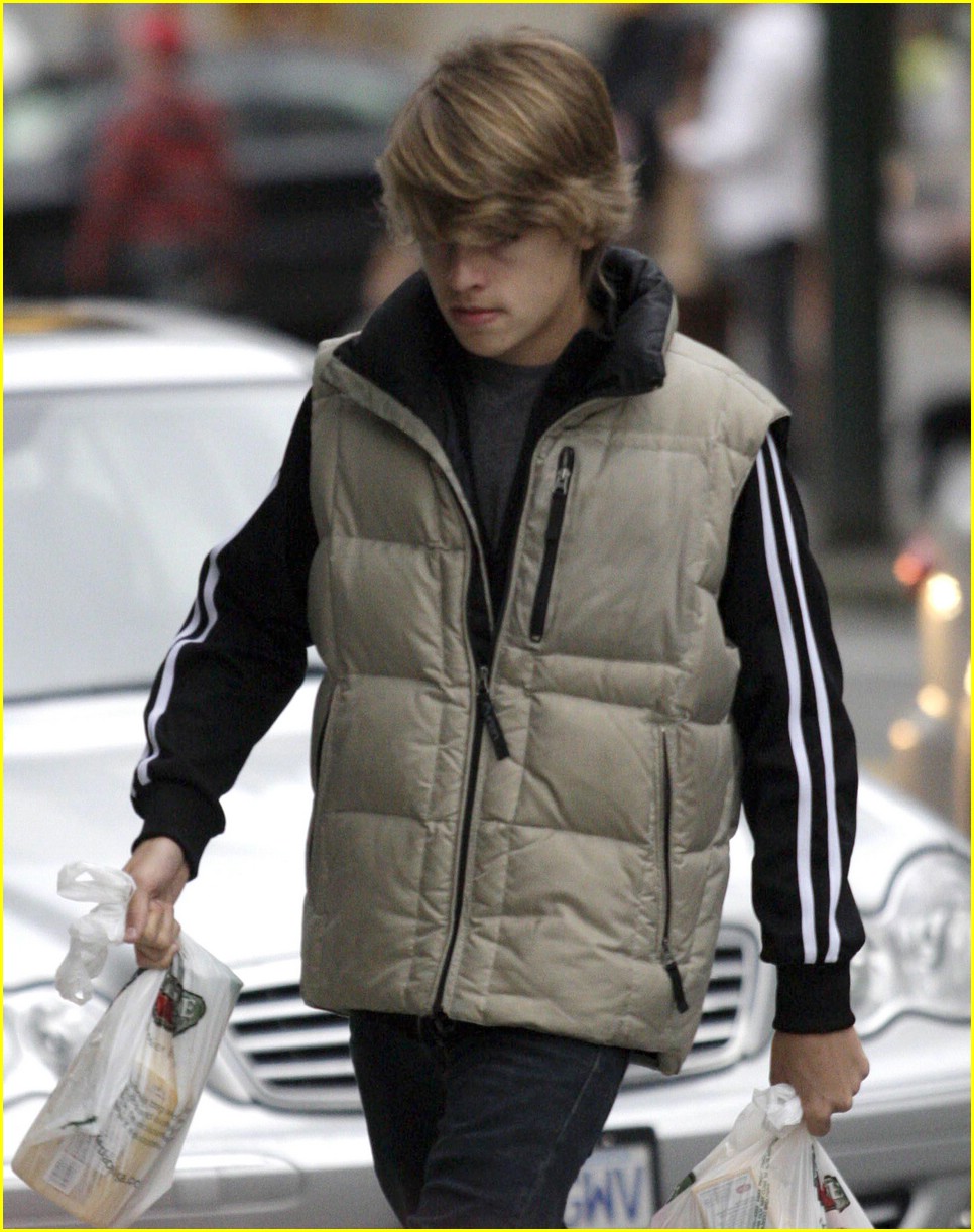 dylan cole sprouse hot dogs 05