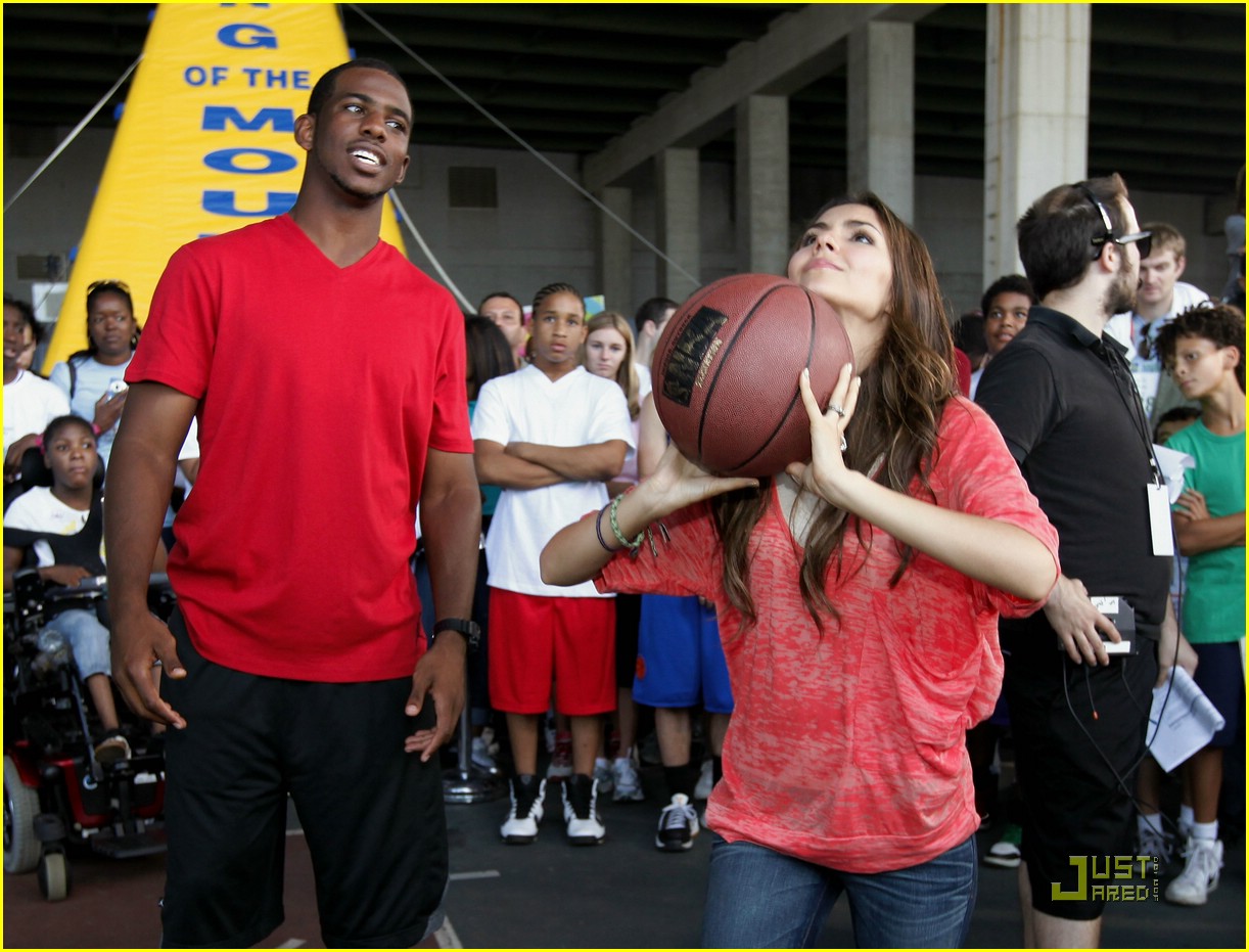 victoria justice chris paul bball 03