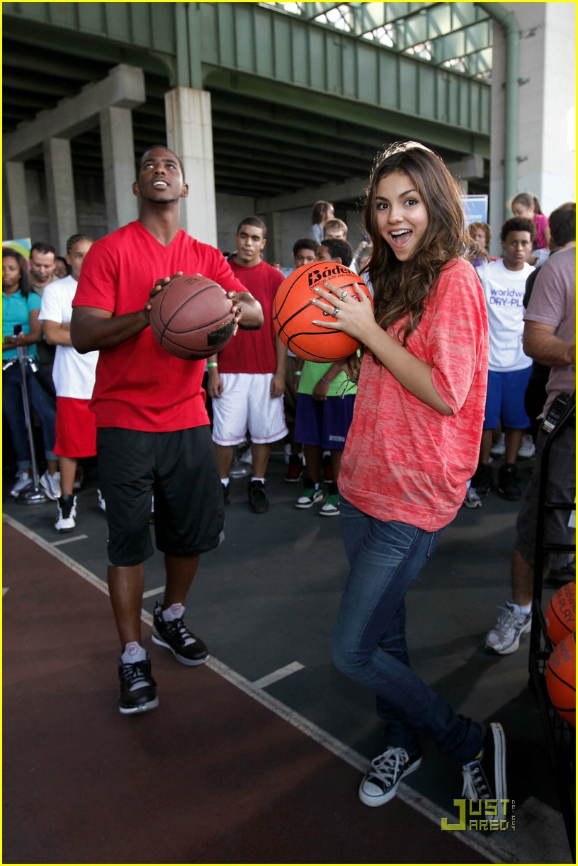 victoria justice chris paul bball 14