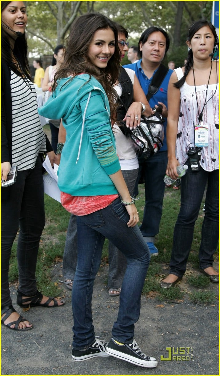 victoria justice chris paul bball 15