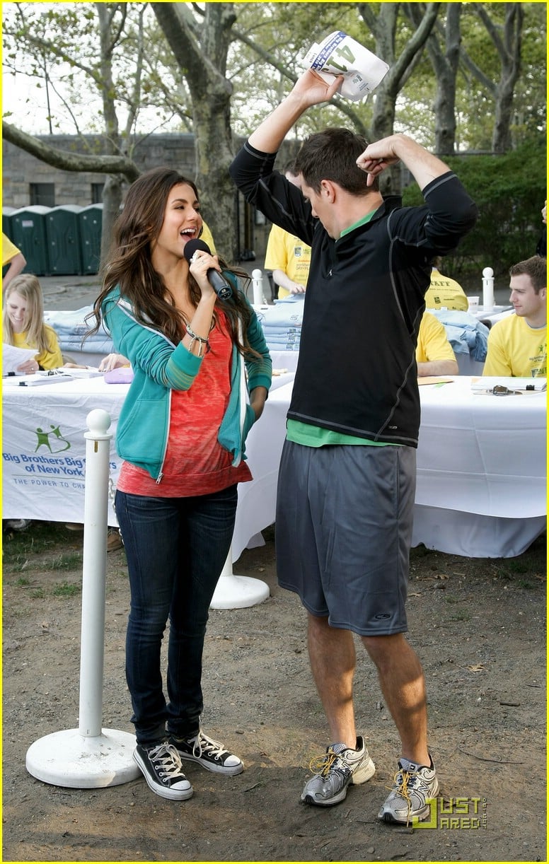 victoria justice chris paul bball 20