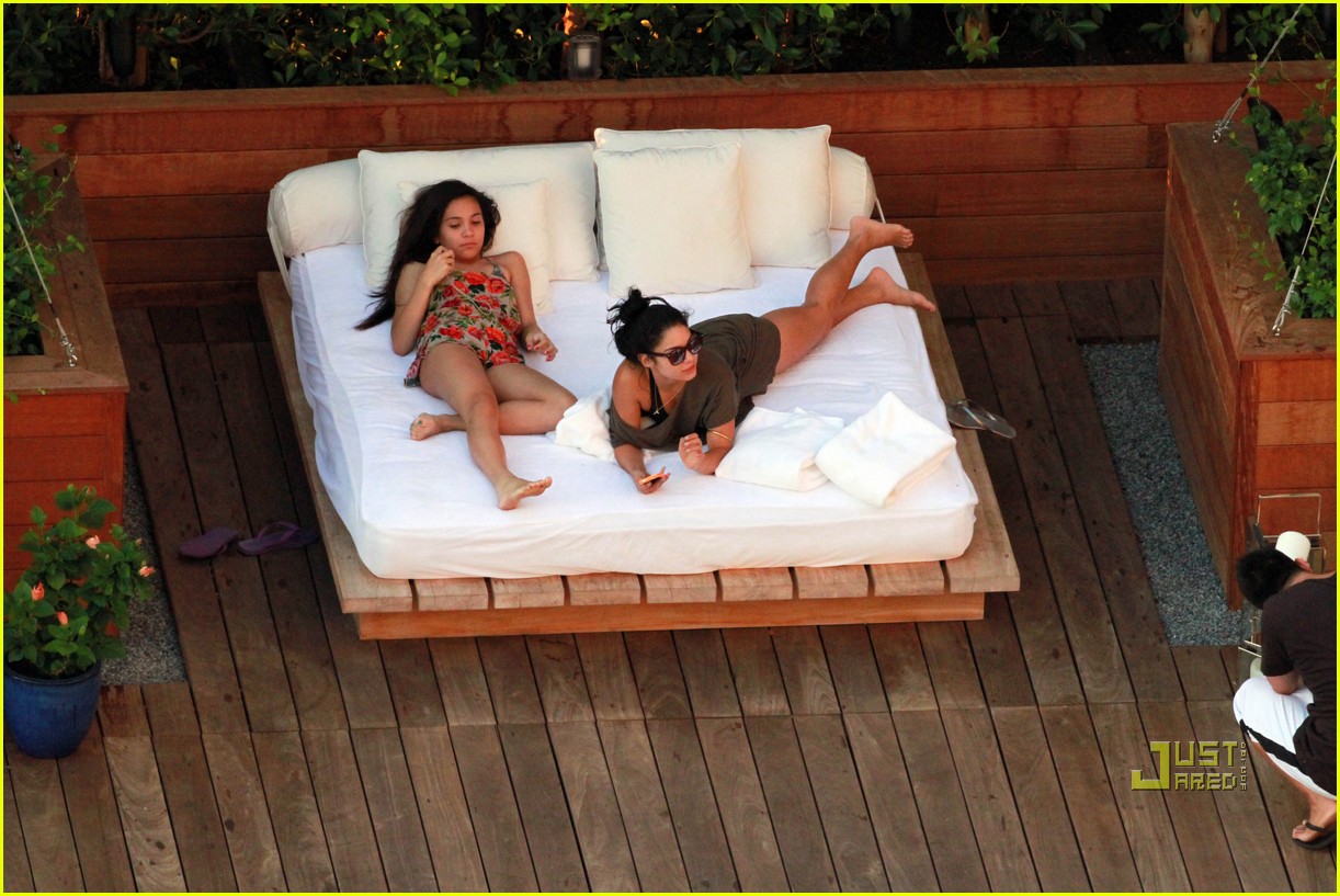 Vanessa Hudgens: Hawaii with Sister Stella!: Photo 390383 | Stella Hudgens,  Vanessa Hudgens Pictures | Just Jared Jr.