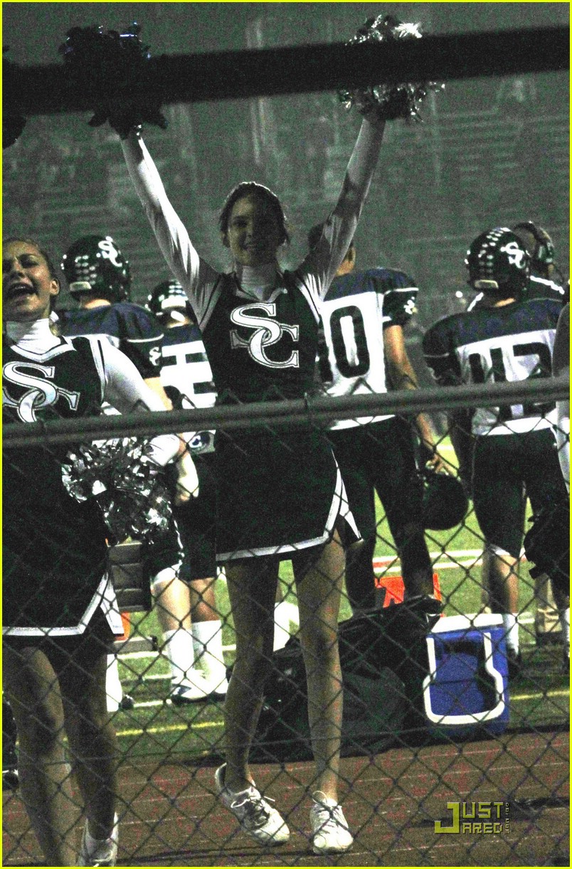 kendall jenner cheer on 05