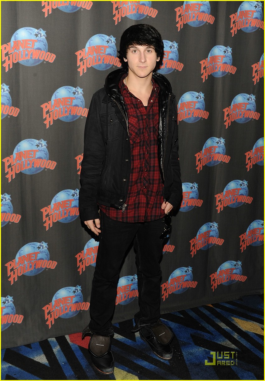 mitchel musso injured planet hollywood 02