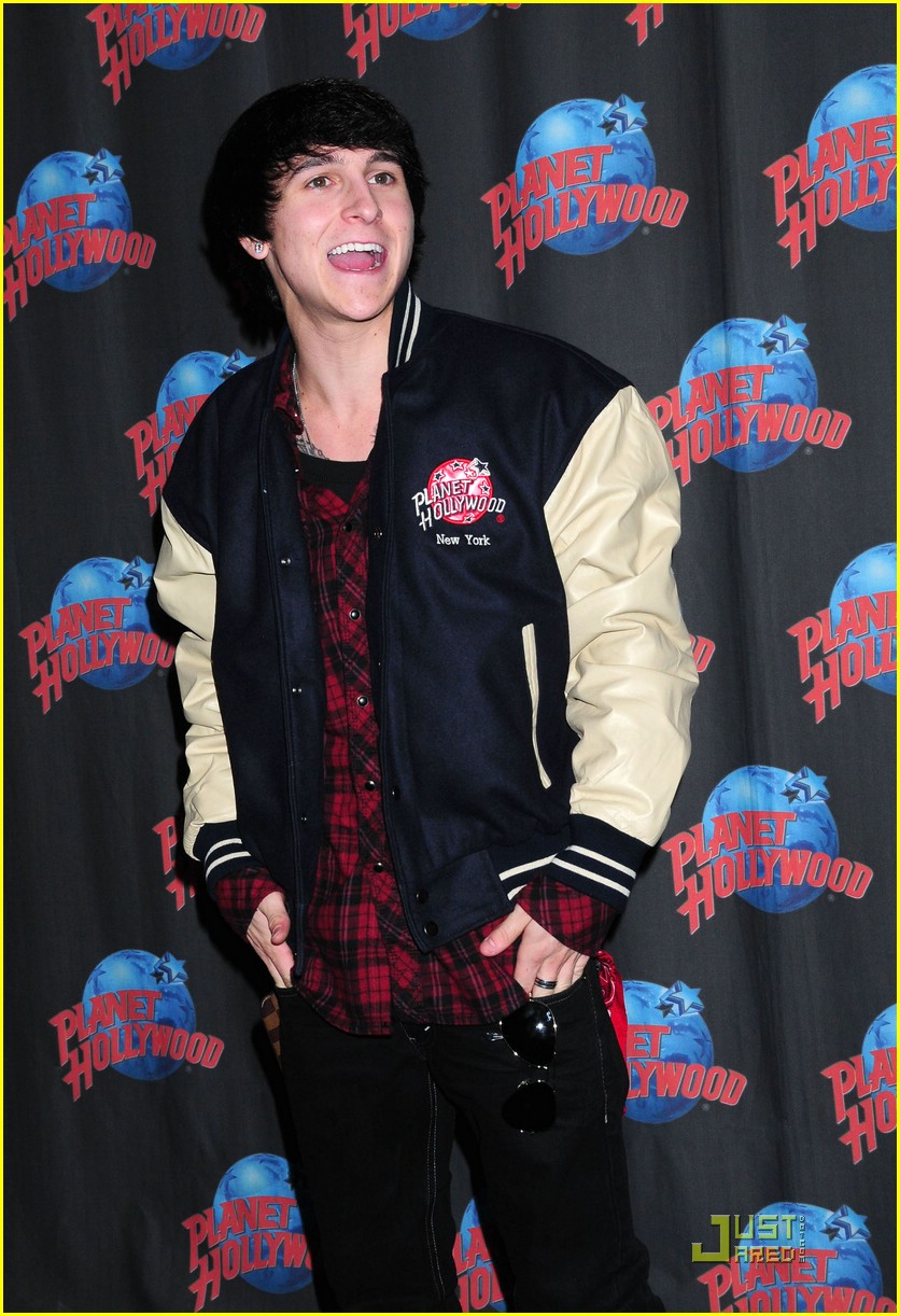 mitchel musso injured planet hollywood 03