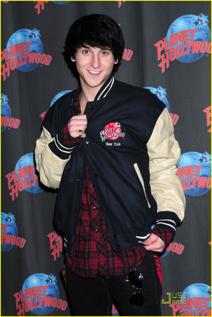 mitchel musso injured planet hollywood 08