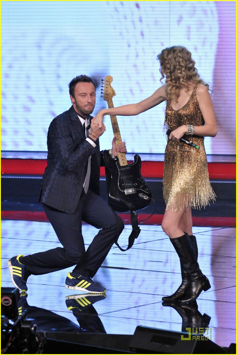 taylor swift x factor italy 01