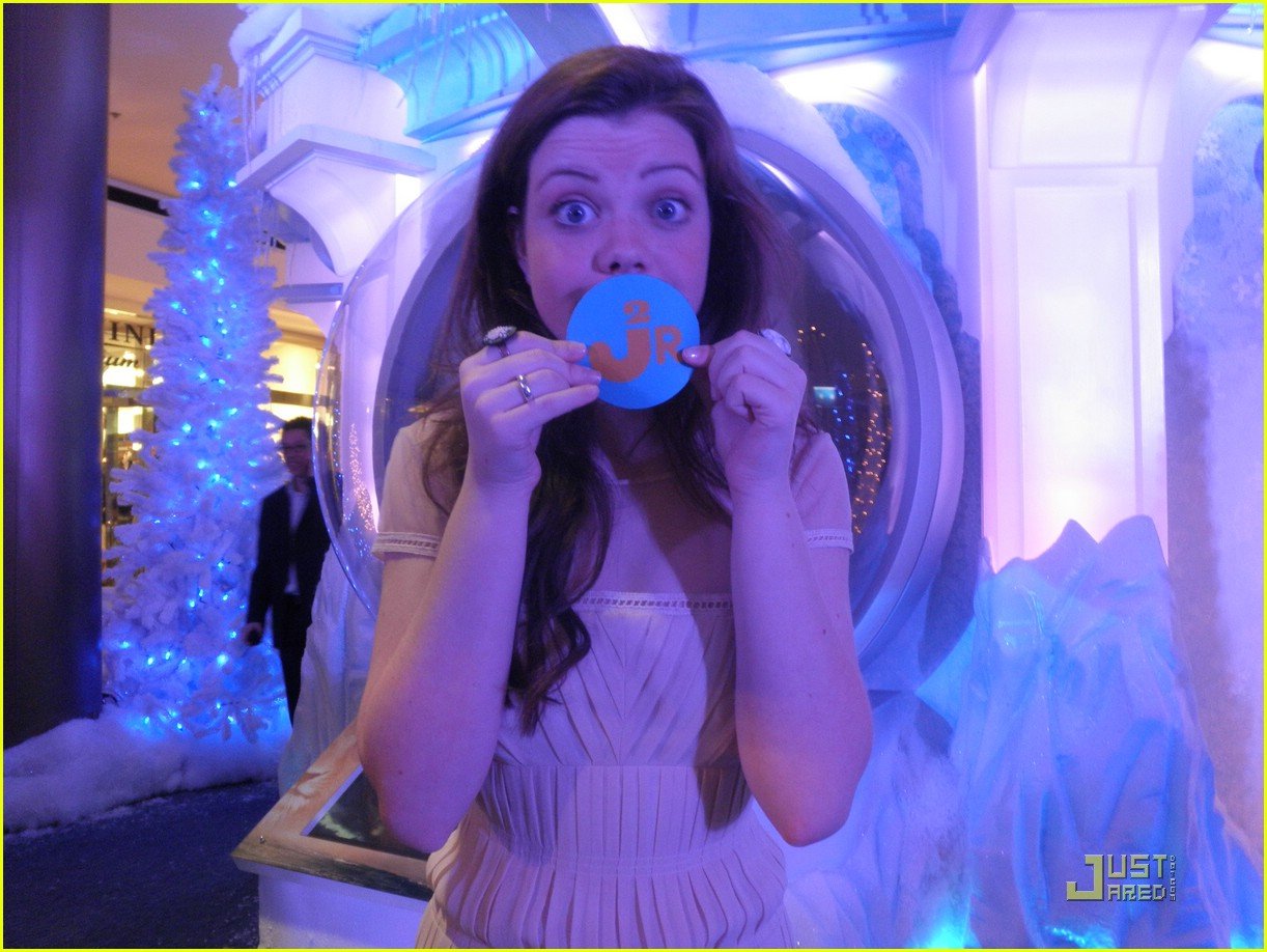 georgie henley will poulter lighting ice palace 02