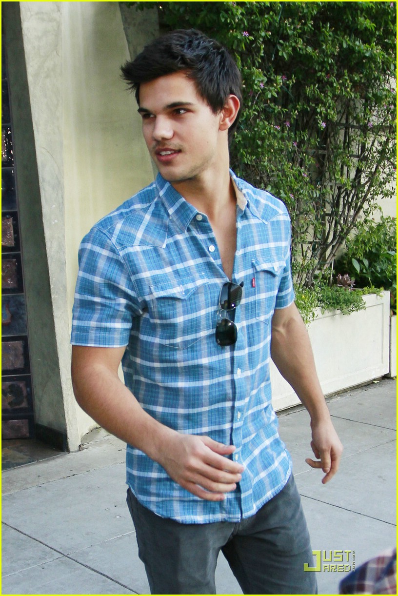 taylor lautner lily collins lunch 02