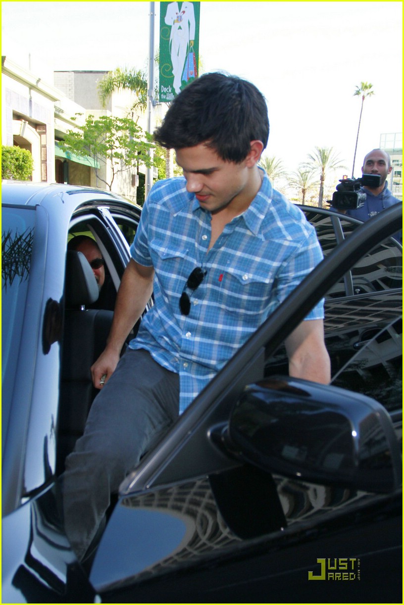 taylor lautner lily collins lunch 10