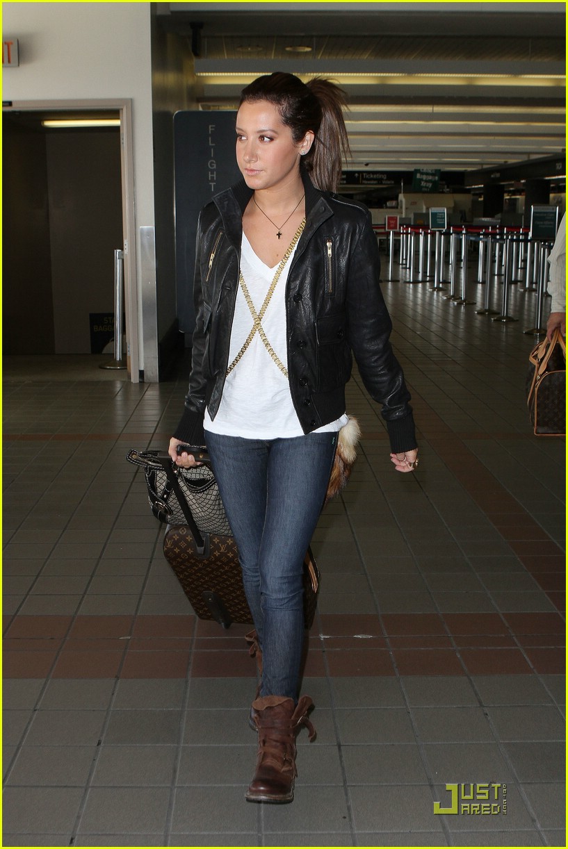 ashley tisdale lax to vancouver 07