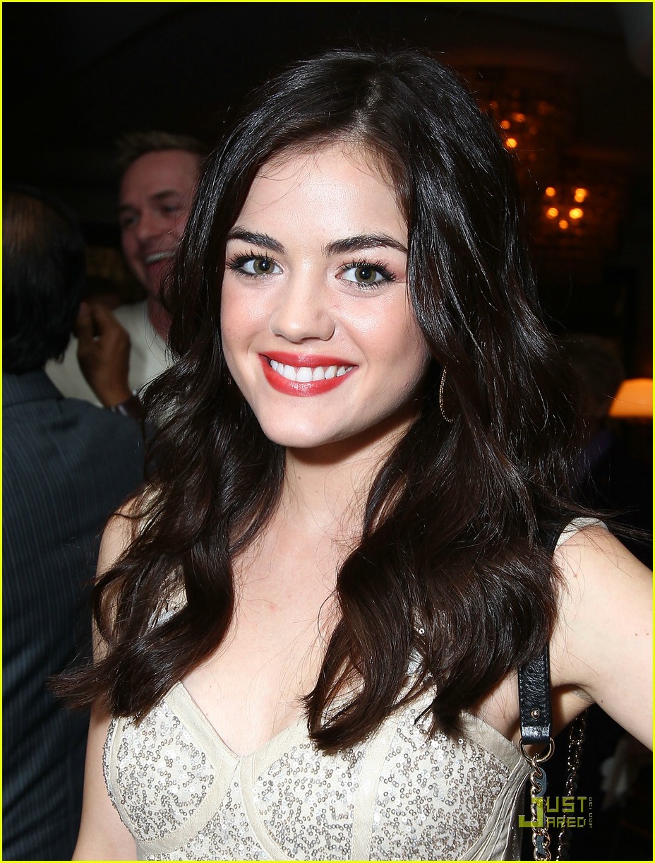 lucy hale golden globe party 03