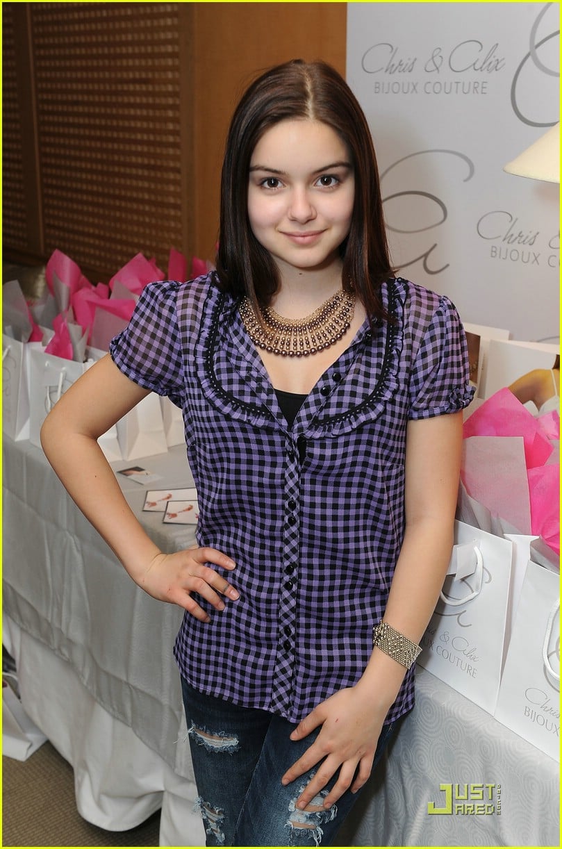 debby ryan cassi thomson gifting suites 02