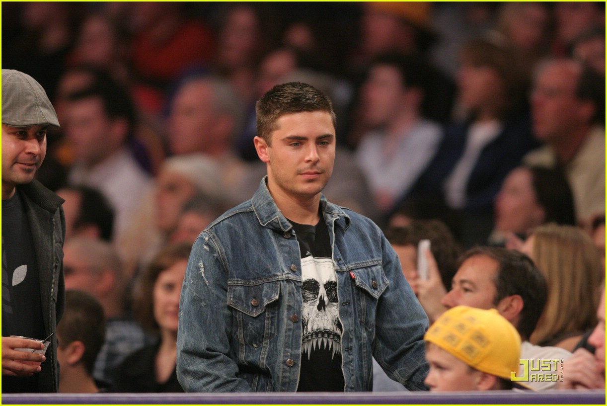 zac efron lakers game 01