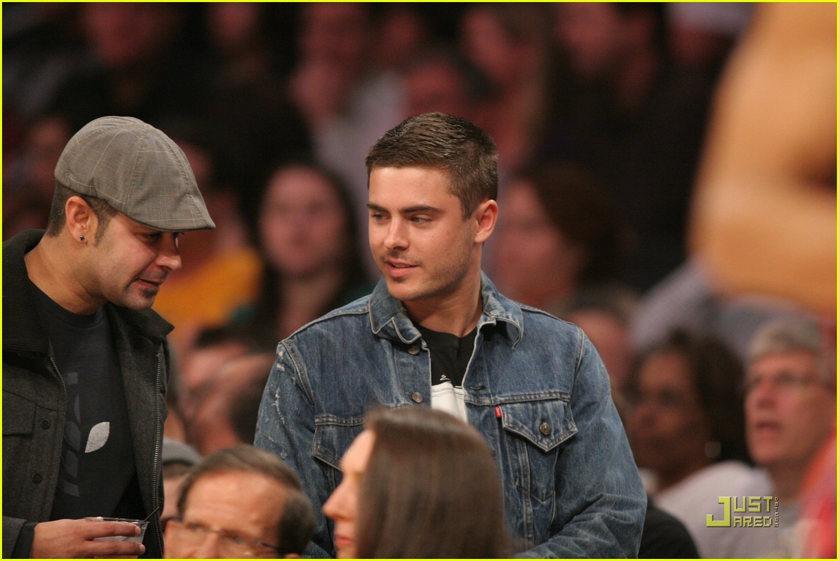 zac efron lakers game 03