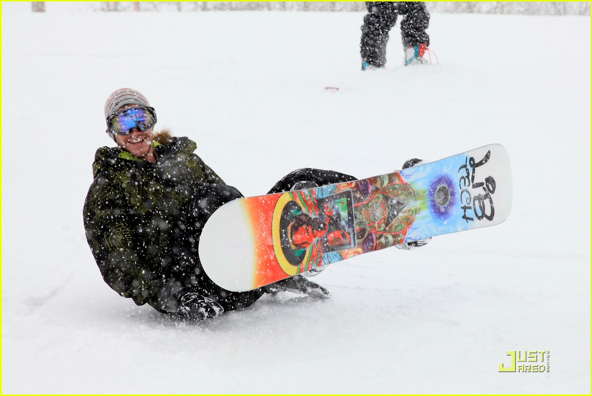 liam hemsworth snowboarder sundance 02