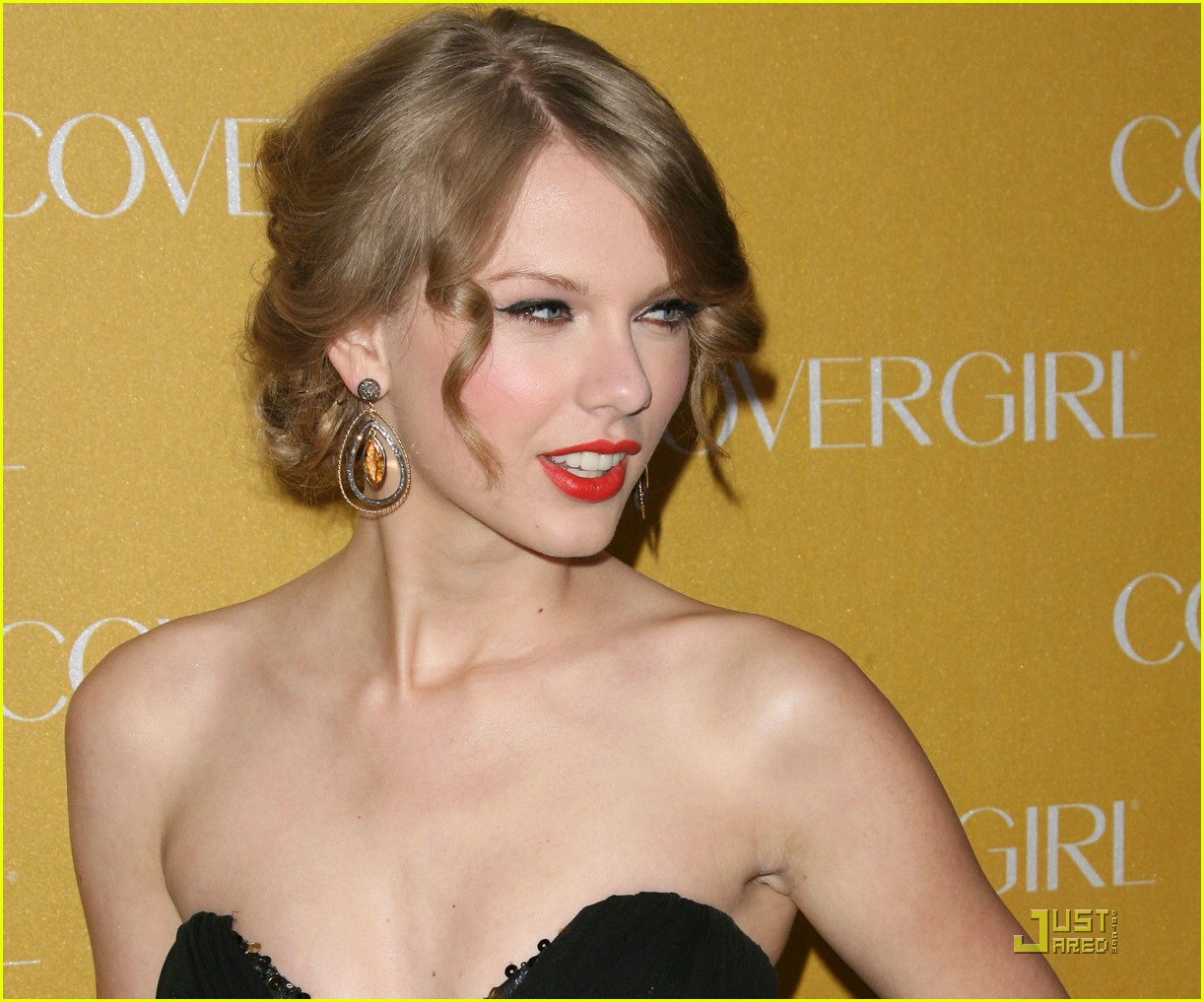 taylor swift covergirl anniversary 22