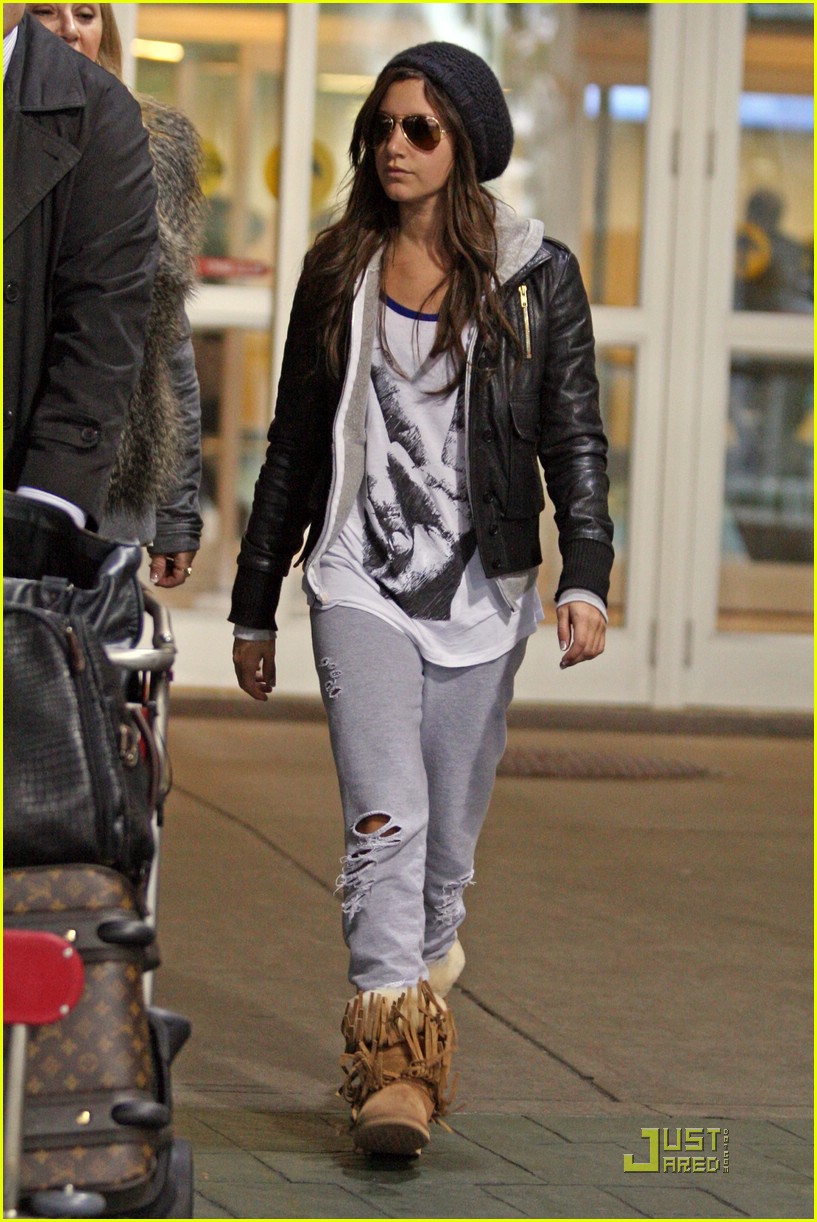 ashley tisdale vancouver mom 04