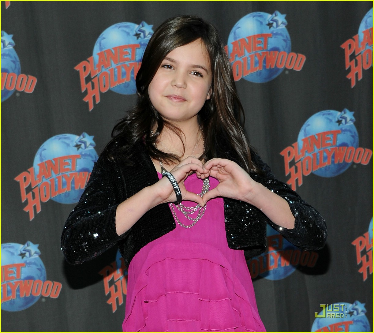 bailee madison planet hollywood 03