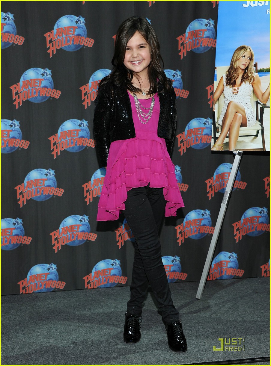 bailee madison planet hollywood 07