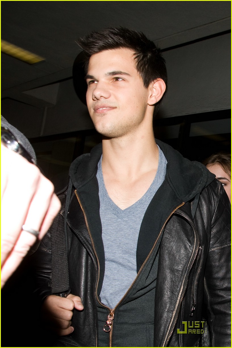 taylor lautner lily collins lax 04