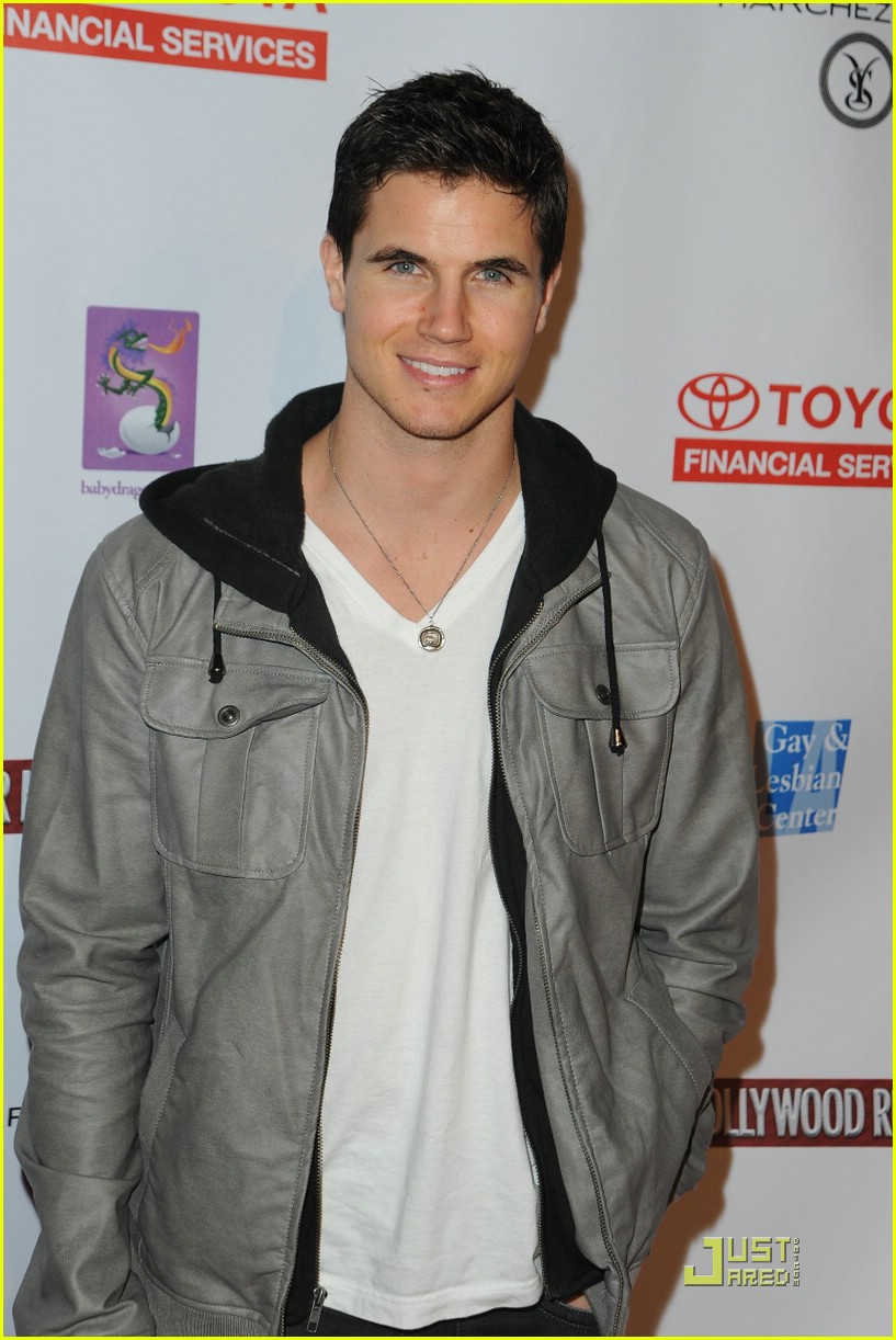 robbie amell gale hunger games 08