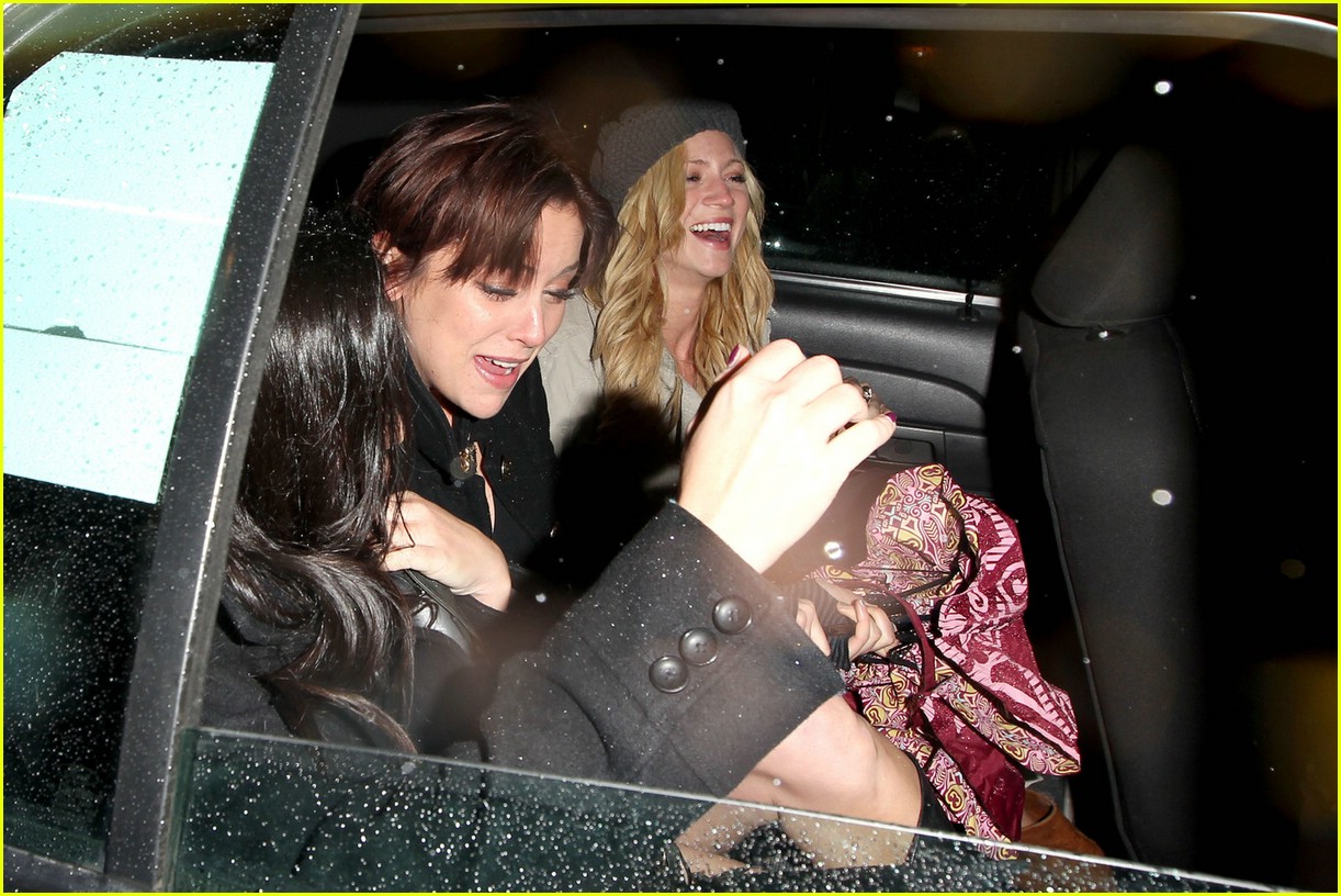 brittany snow jessica stroup beso 07
