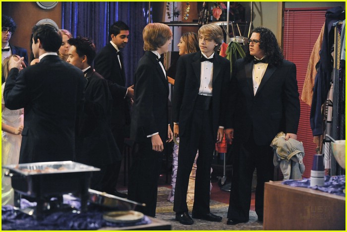 dylan cole sprouse prom night 02