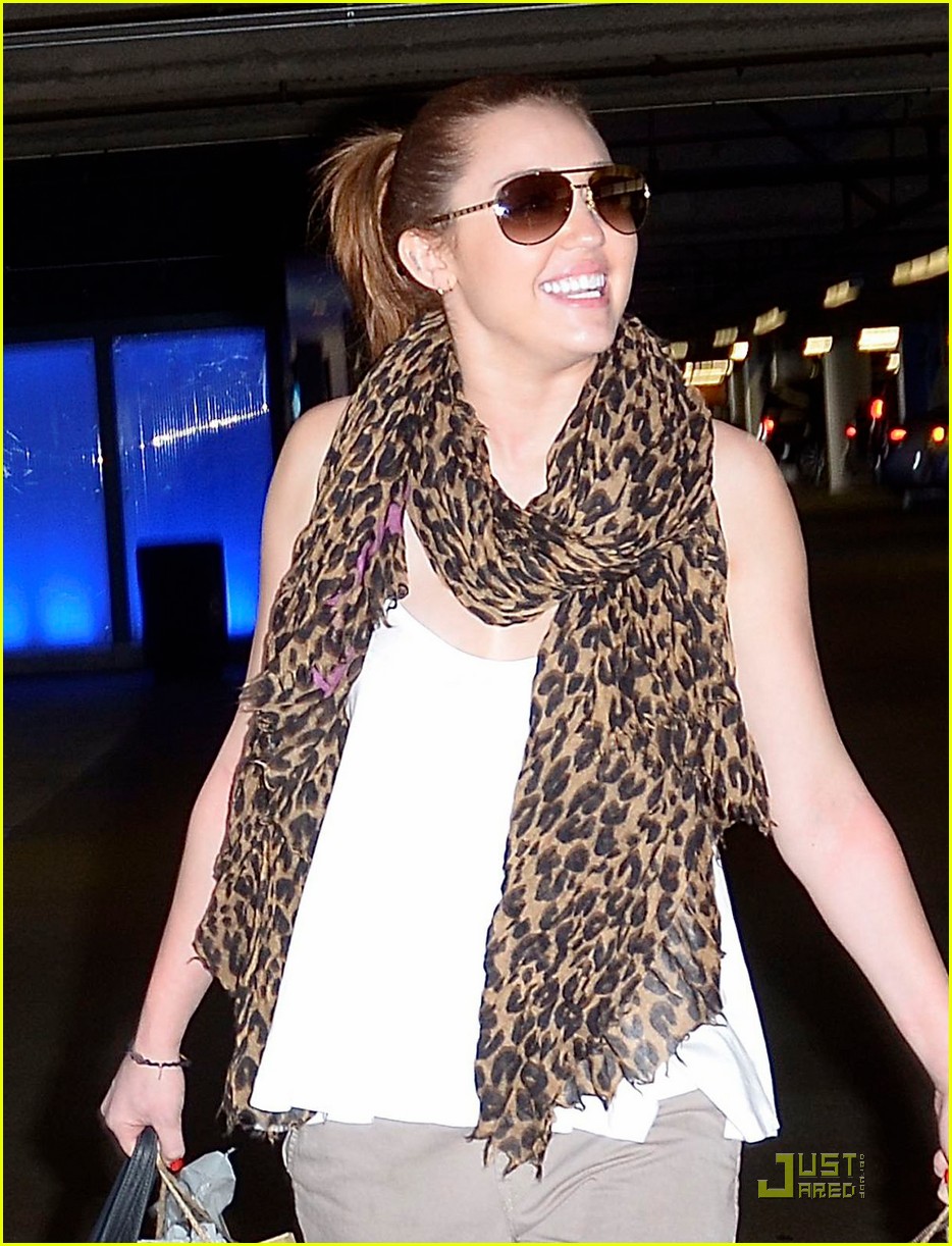 miley cyrus beverly center 05