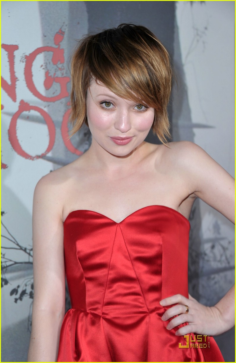 emily browning red juno temple 01