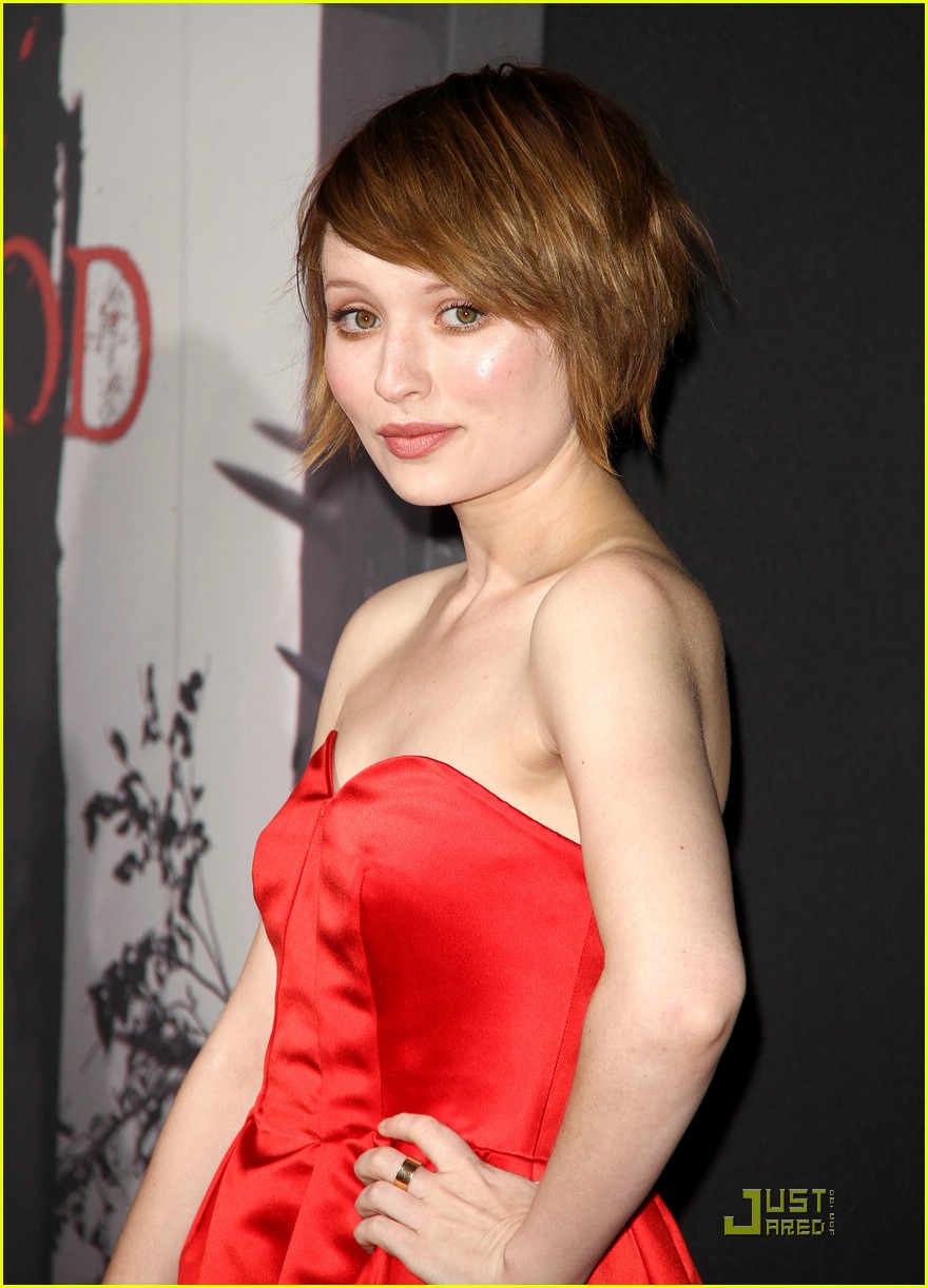 emily browning red juno temple 05