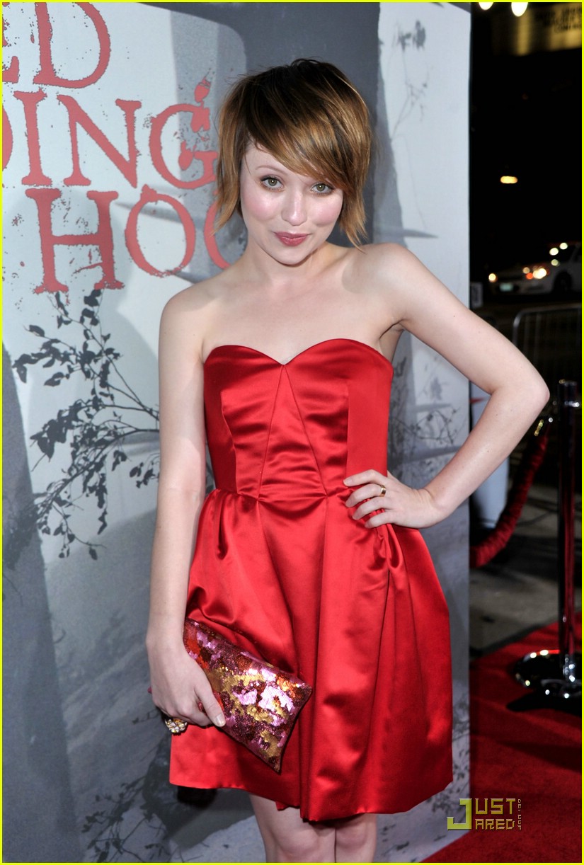 emily browning red juno temple 06