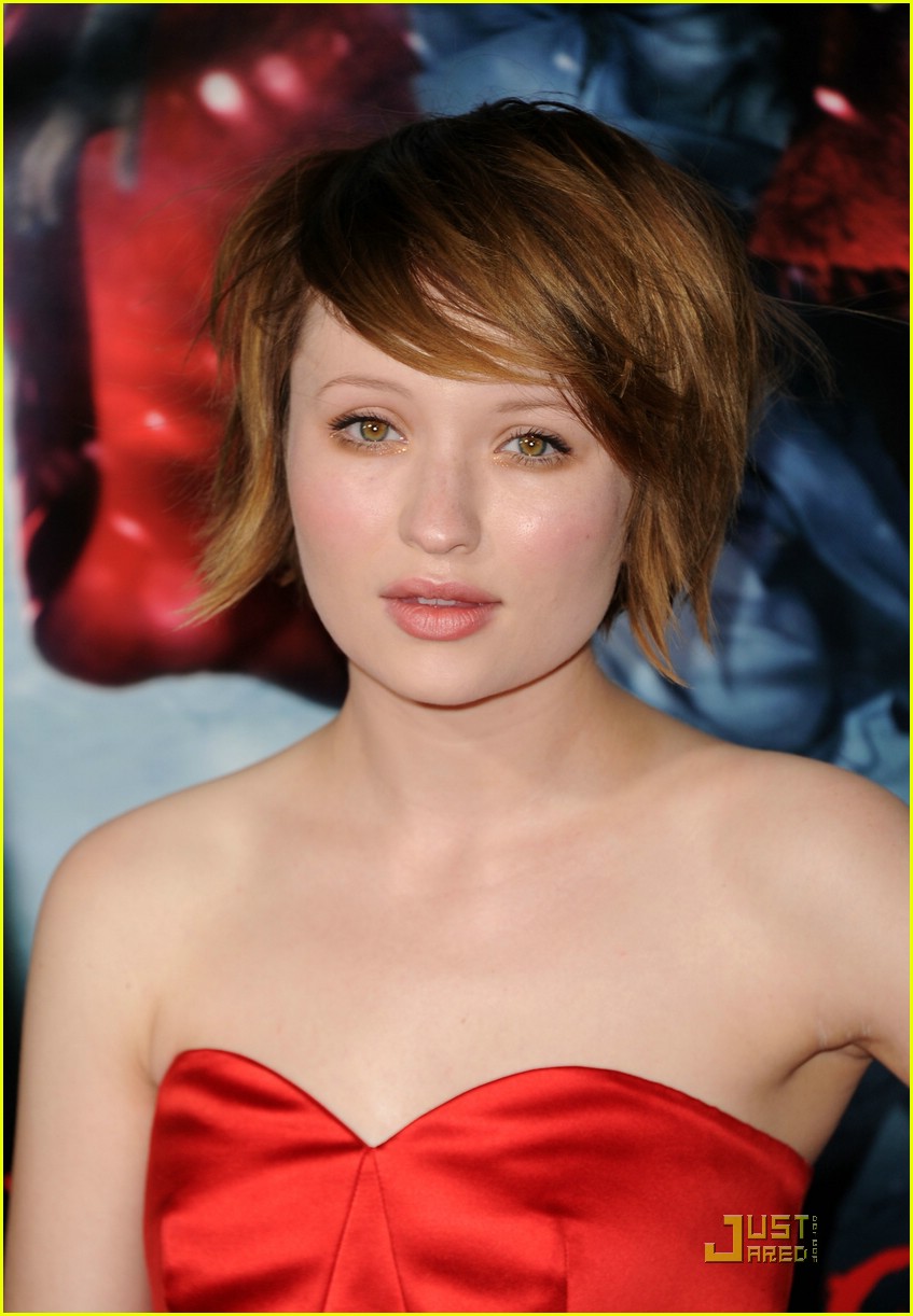 emily browning red juno temple 11