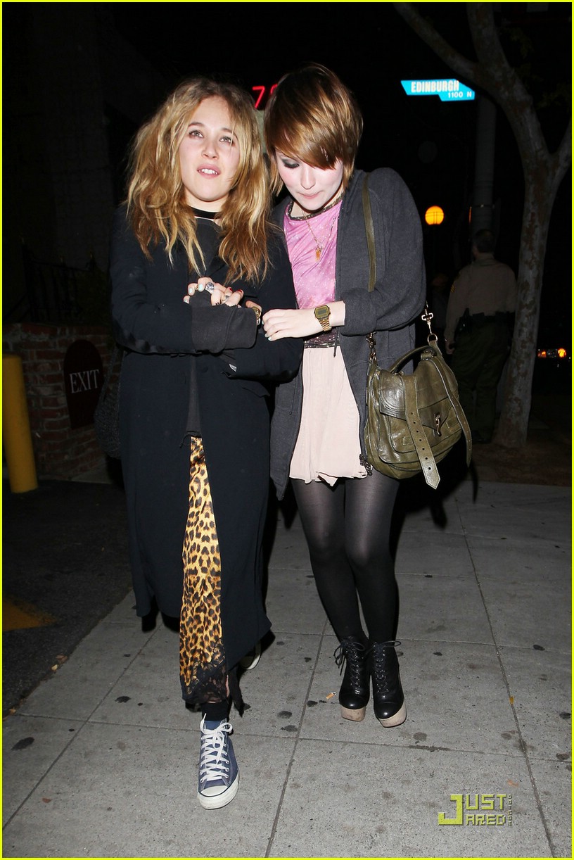 emily browning red juno temple 14