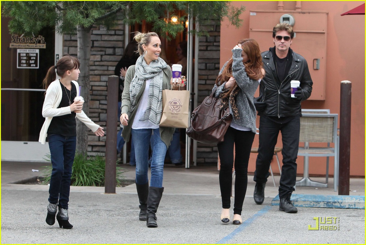 miley cyrus coffee family 05