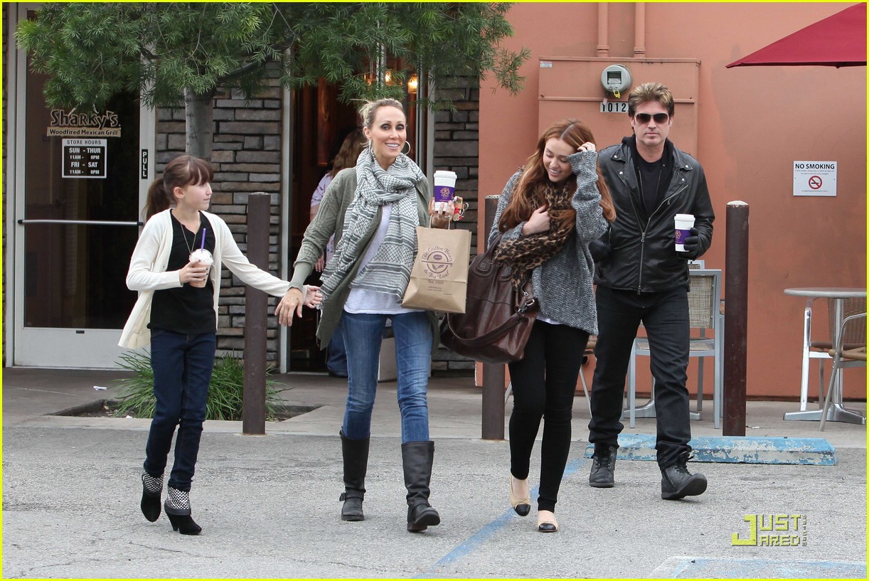 miley cyrus coffee family 10