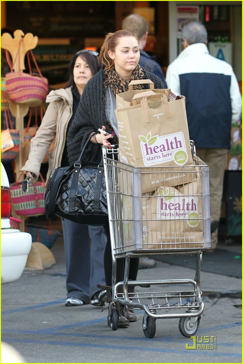 miley cyrus whole foods 12
