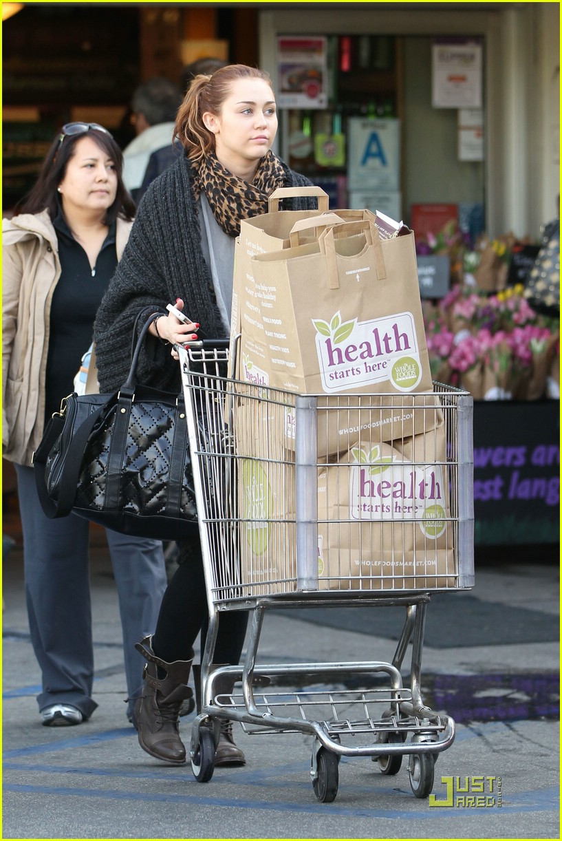 miley cyrus whole foods 16
