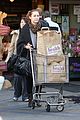 miley cyrus whole foods 01
