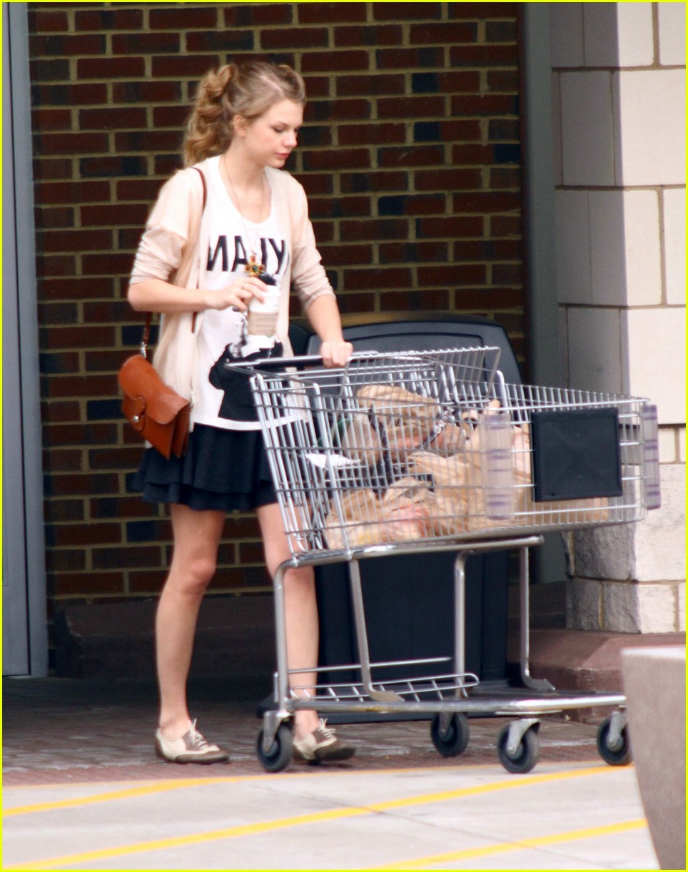 taylor swift grocery girl 01