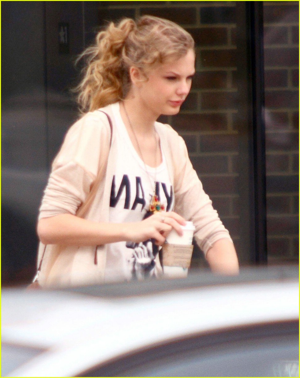 taylor swift grocery girl 04