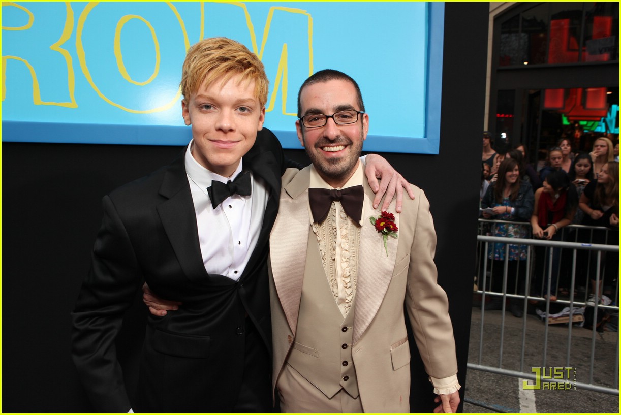cameron monaghan prom premiere 02