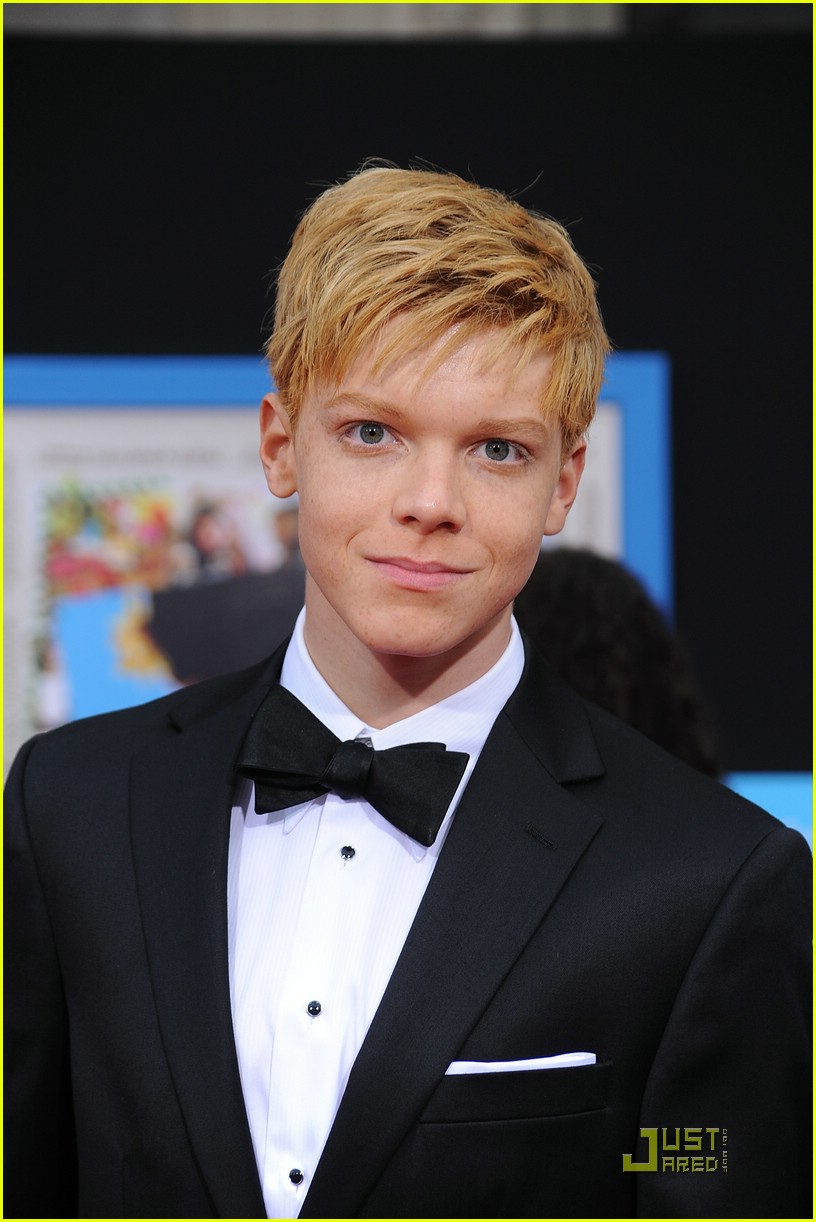 cameron monaghan prom premiere 03