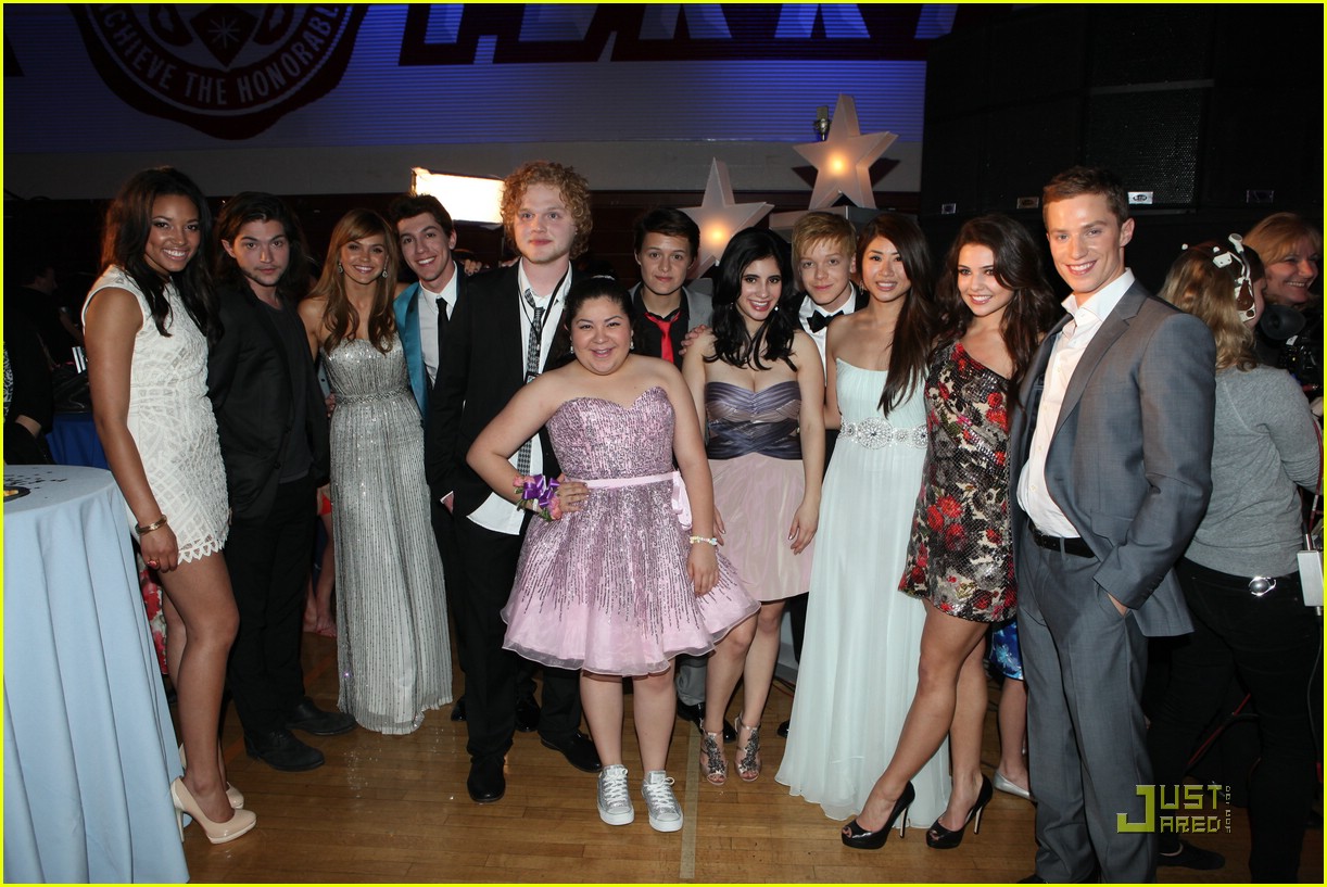 cameron monaghan prom premiere 07