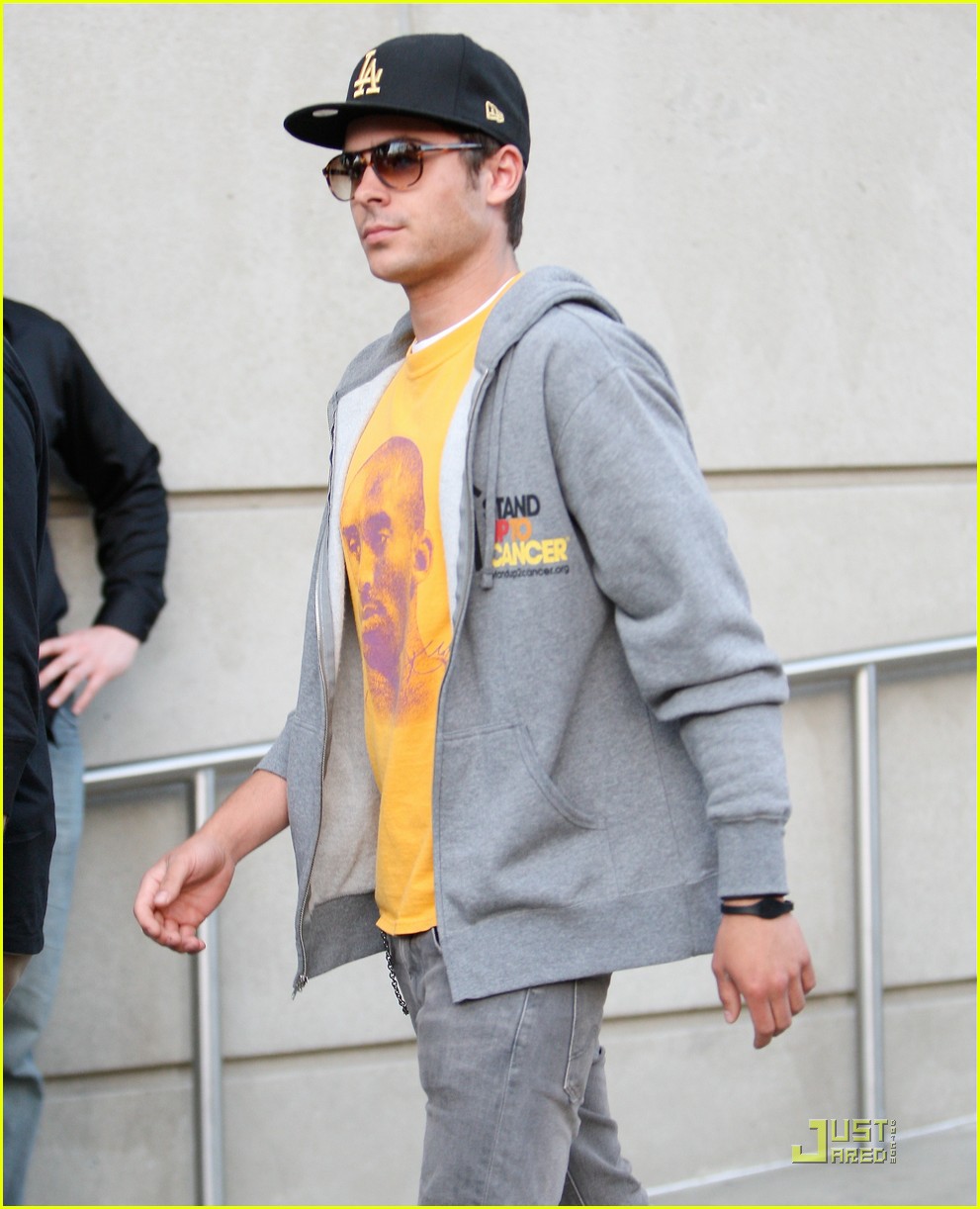 zac efron lakers stand up cancer 01