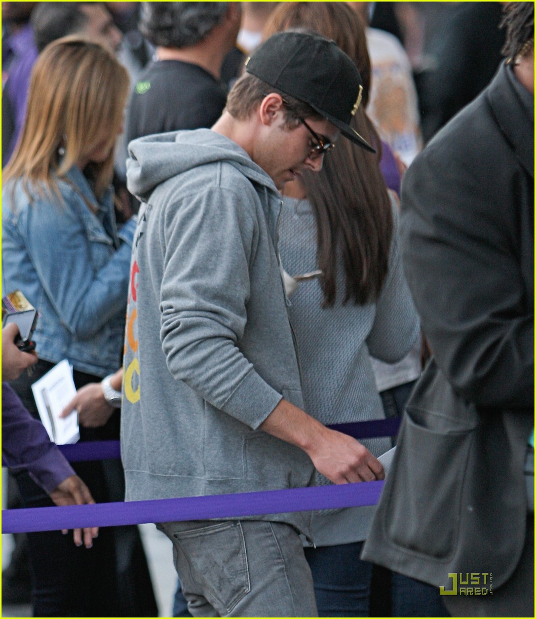 zac efron lakers stand up cancer 05