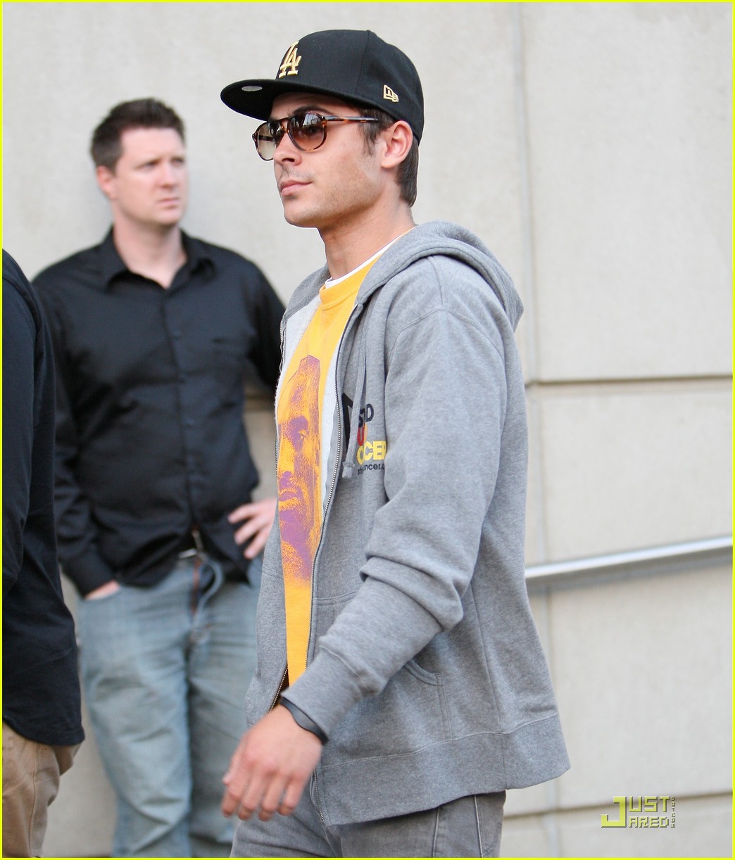 zac efron lakers stand up cancer 06
